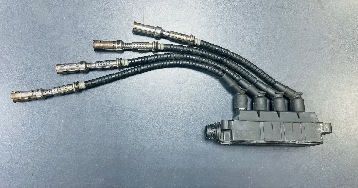 GENUINE BMW  E36 Z3 E34 E46 M43 IGNITION COIL WITH CABLE AND COVER 1247281