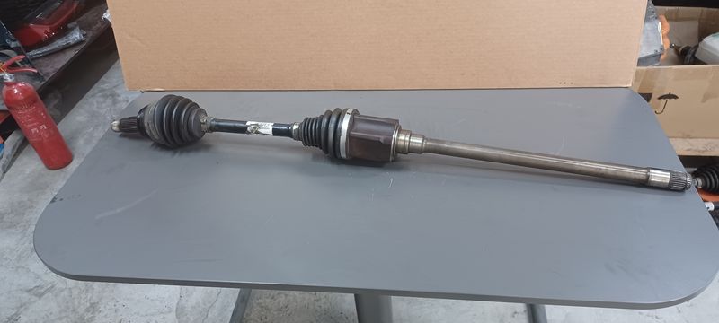 BMW X5,E70 Front Drive Shaft Axle Right Side 7553946 Genuine Product Used