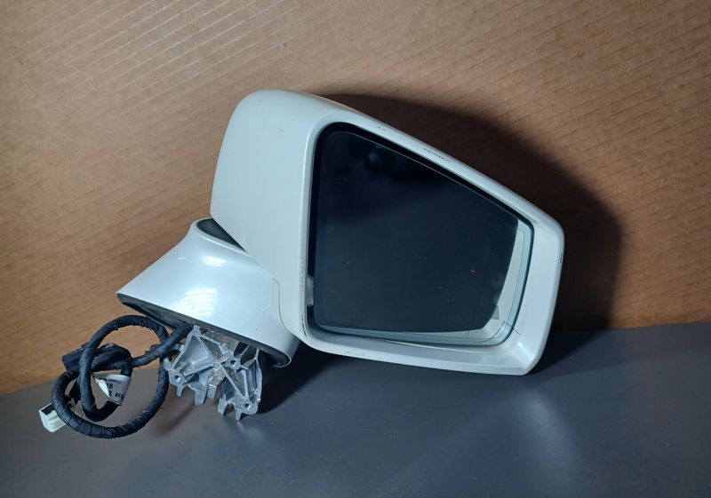 Mercedes Benz Right Side Mirror Foldable Type Blind Spot With Signal Light W218 CLS400 CLS550 White Colour 2012_2014 Model