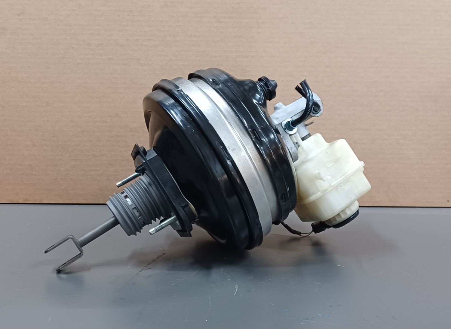 BMW F10,F11 5 Series Brake Booster Main Brake Cylinder 6796726 Genuine Product used