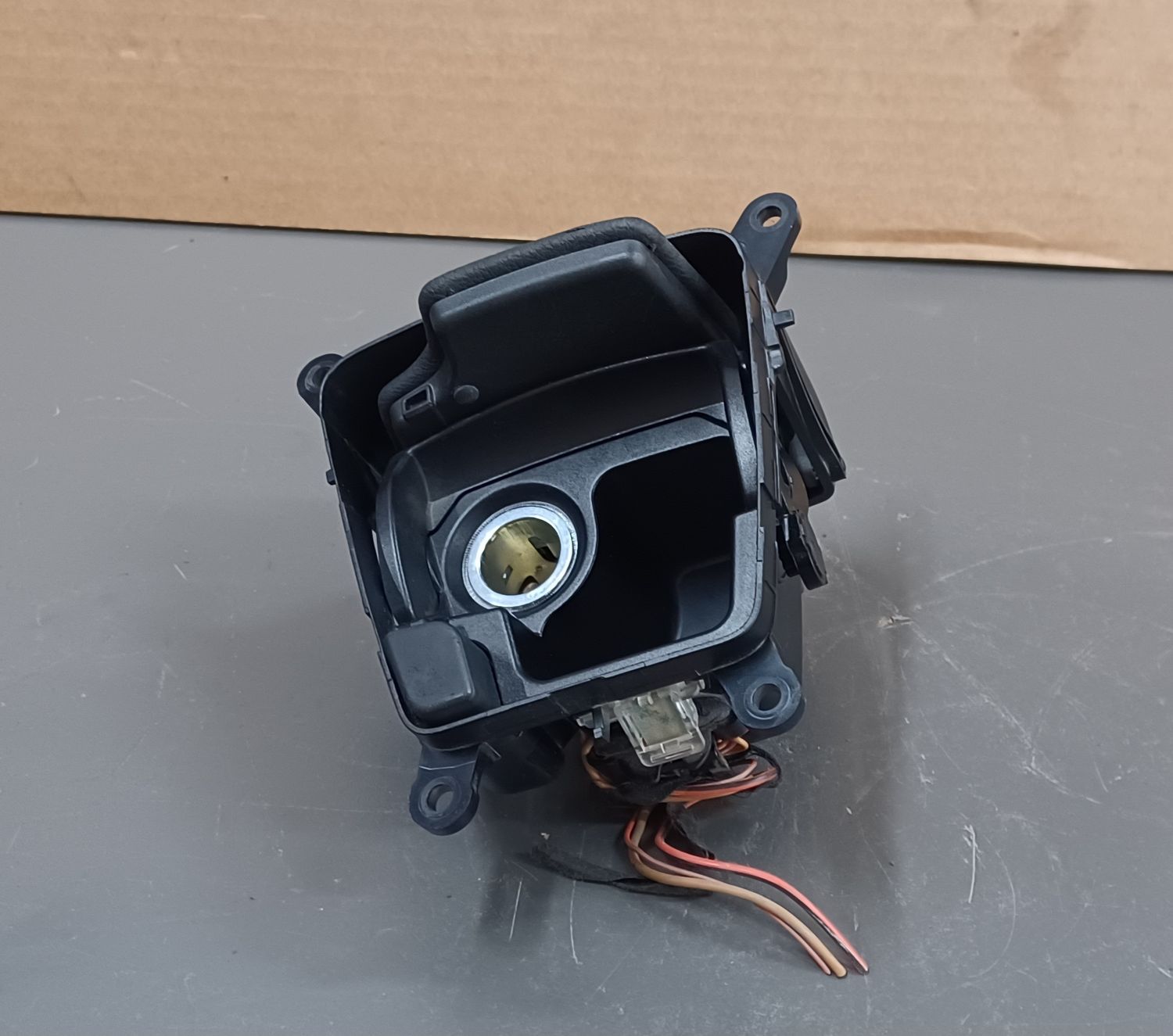 BMW F12 F13 F06 Ashtray Front 9197229 Genuine Product used