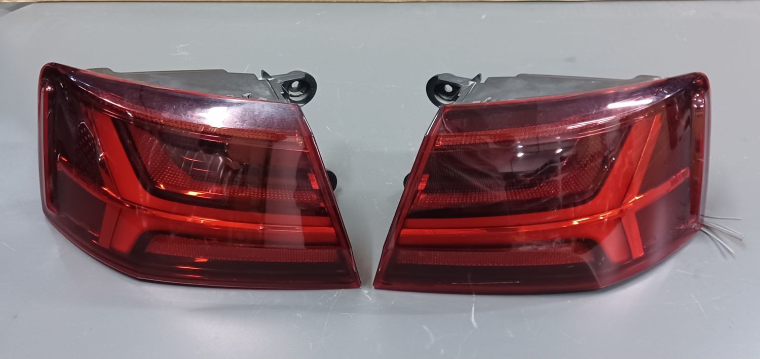 AUDI A6 Tail Light Left and Right Pair 90053943, 90053942 Genuine Product used