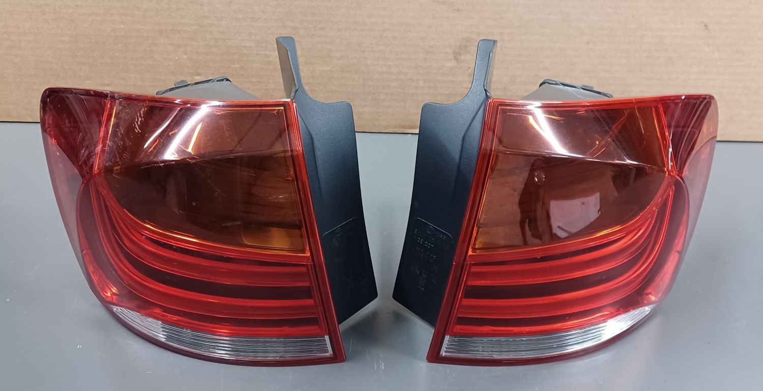 BMW X1 E84 Rear Brake Light Left and Right Pair 2990109,2990110 Genuine Product used