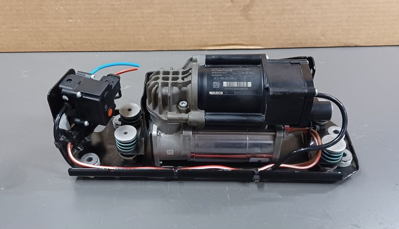 BMW F01 F02 WABCO Air Suspension Compressor Pump Genuine Product used