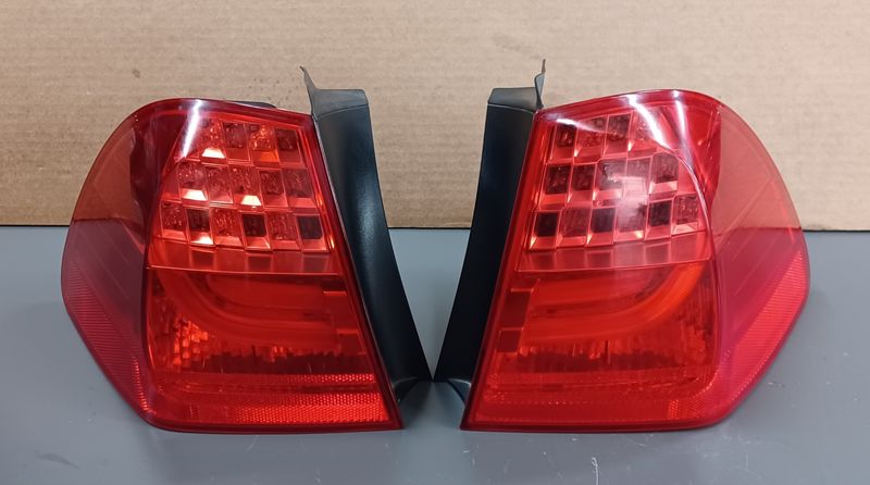 BMW E91 LCi Rear Tail Light in the Side Panel Left and Right Pair 7289431, 7289432 Genuine Product used