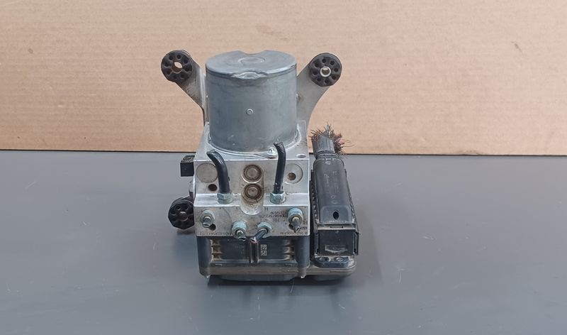 BMW 7 Series 2011 ABS Pump and Control Unit 6785442 Genuine Product used