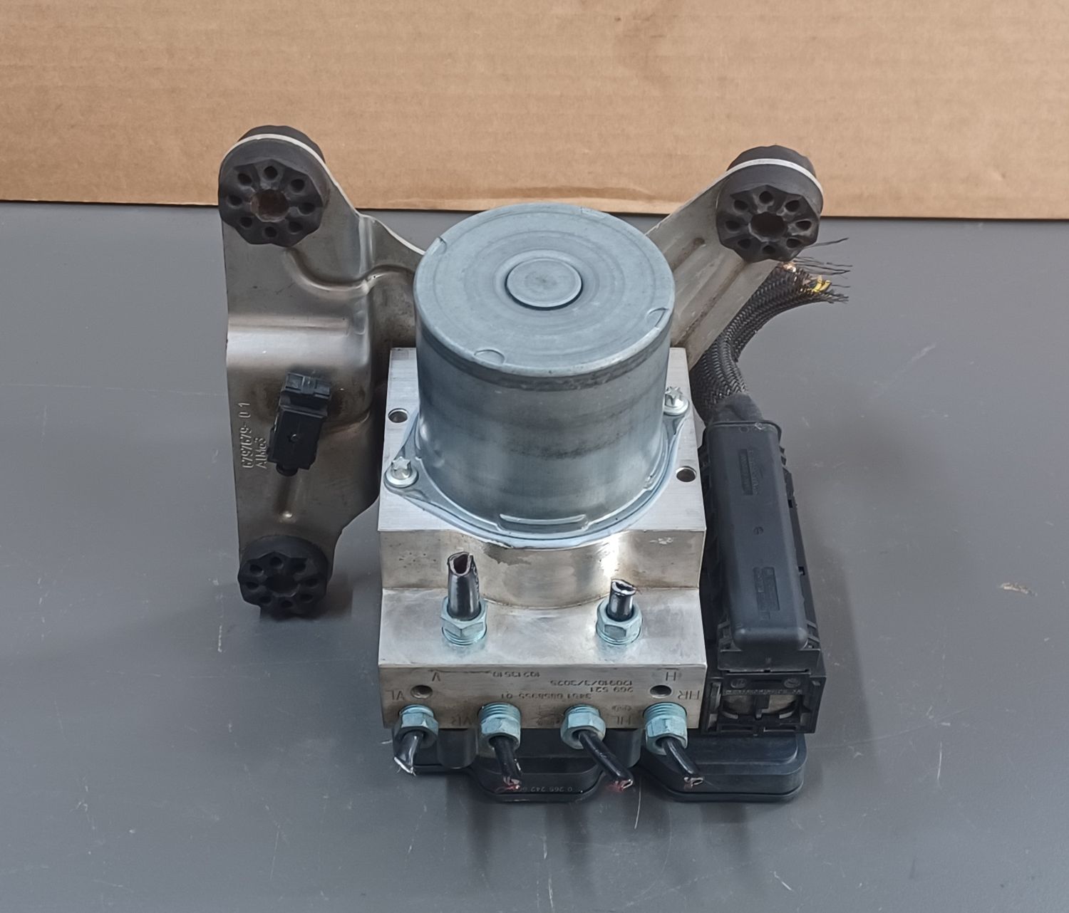 BMW F10 F11 ABS Pump and Control Unit 6858955 Genuine Parts used