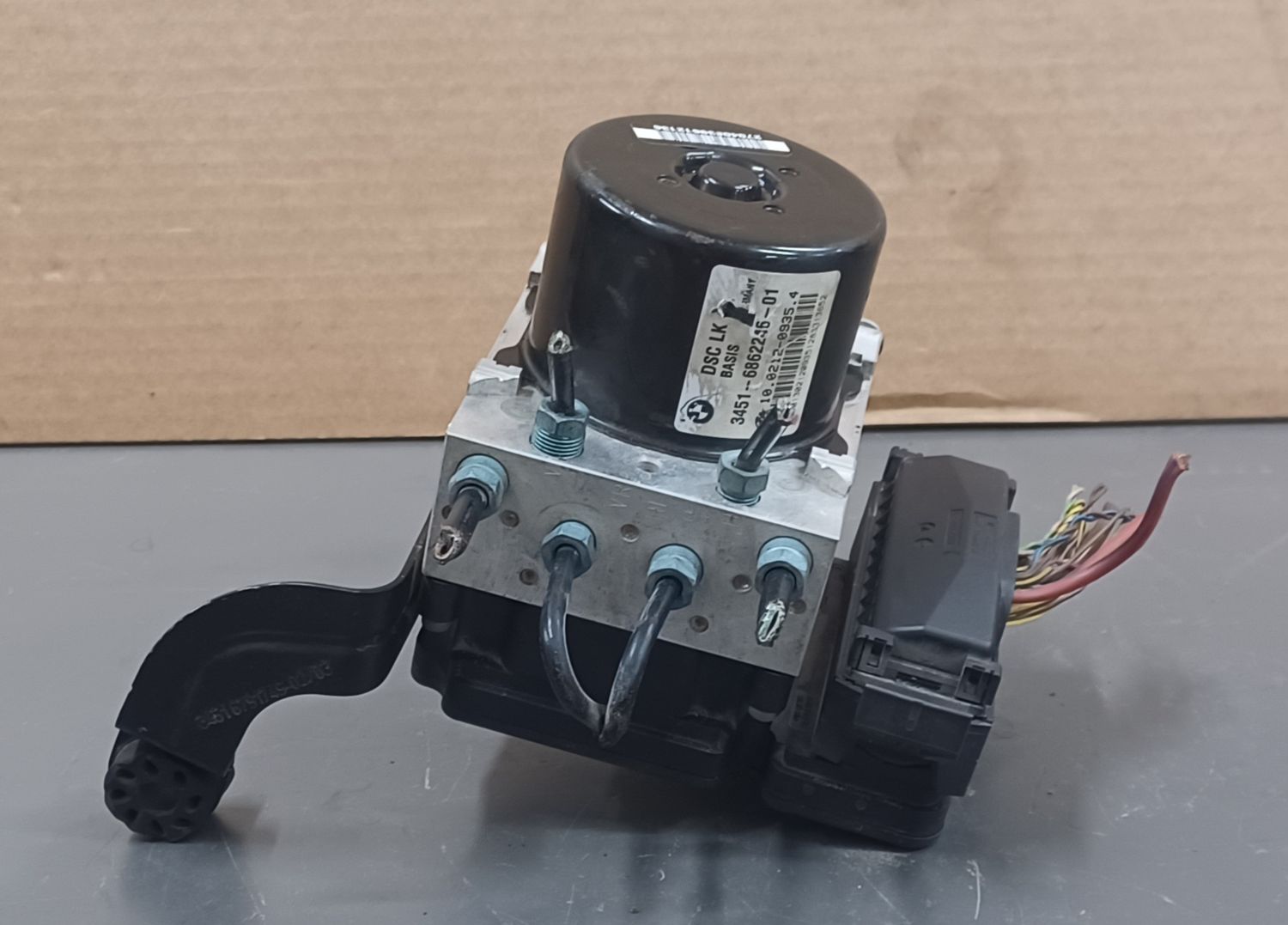 BMW X1 ABS Pump and Control unit 6862246 Genuine Product used
