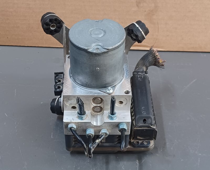 BMW F01,F02,F03 ABS Pump and Control unit 6785441 Genuine product used