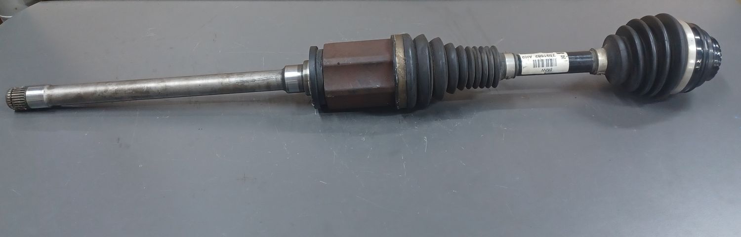 BMW X1 E84 Front Drive Shaft 7591682 Genuine Product used