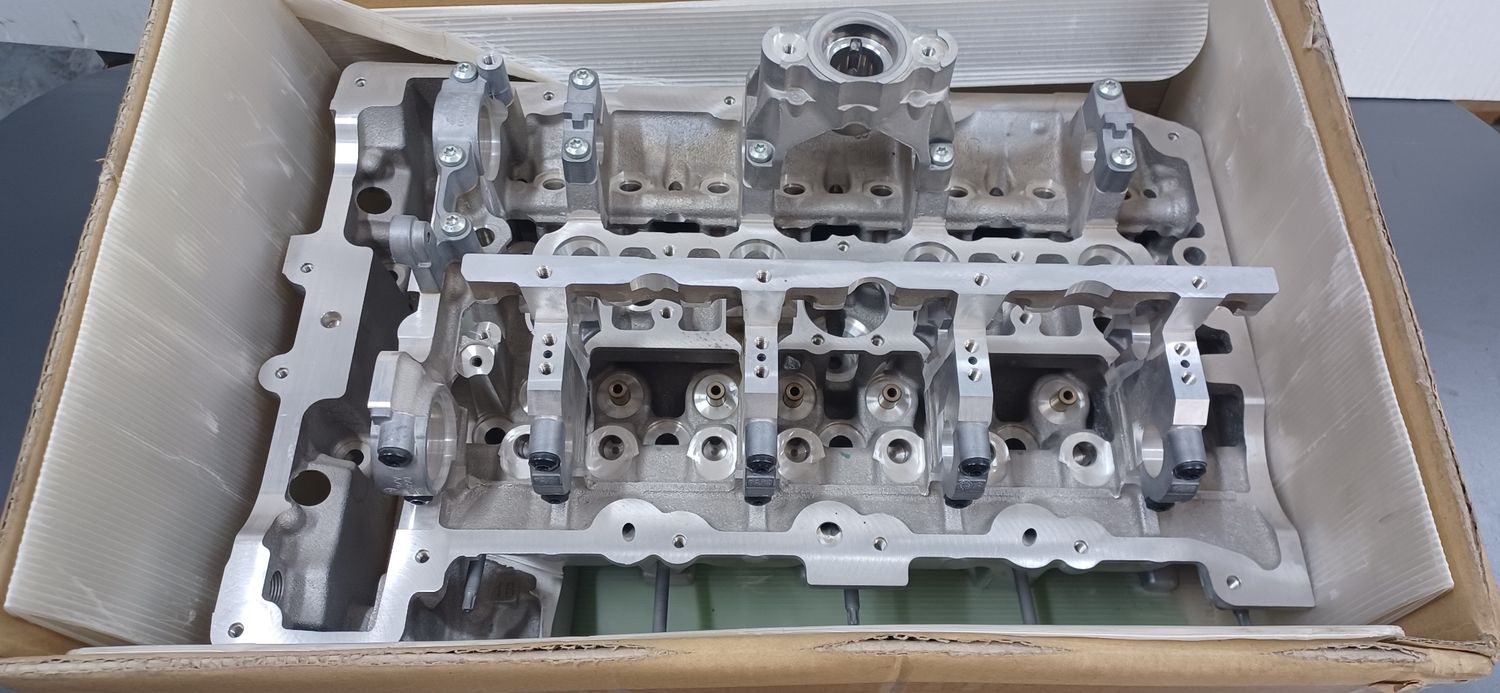 BMW N20B20 , X1,X3,X4,Z4 Engine Cylinder Head 7647825 Genuine Product Brand New