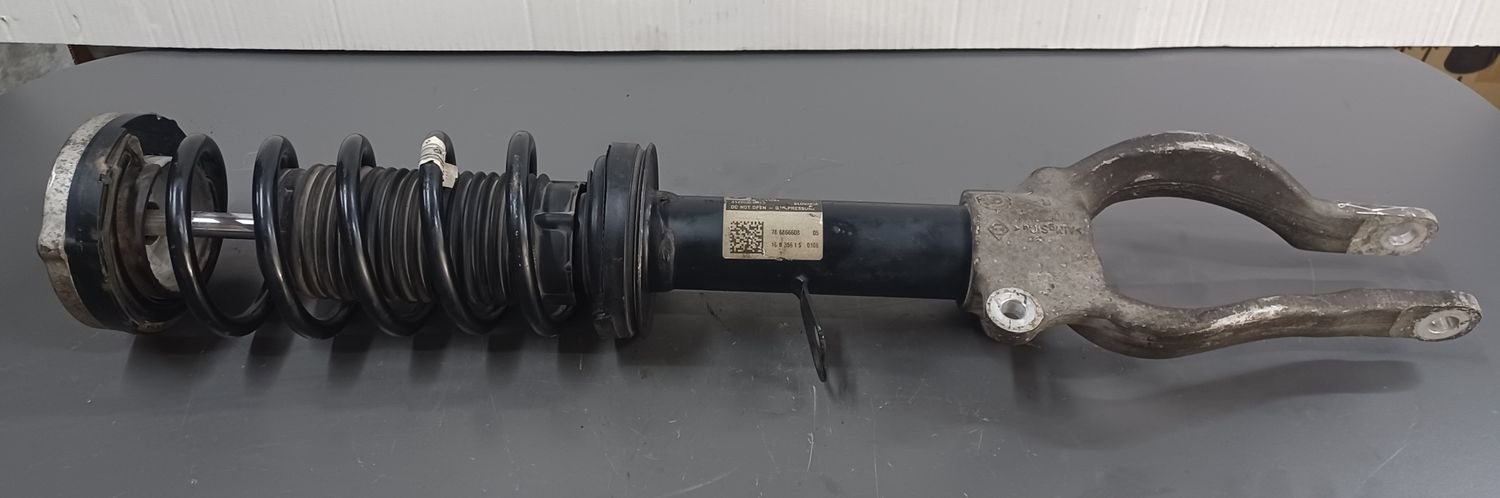 BMW G30 Front Right Side Spring Strut 6866608 Genuine Product Used