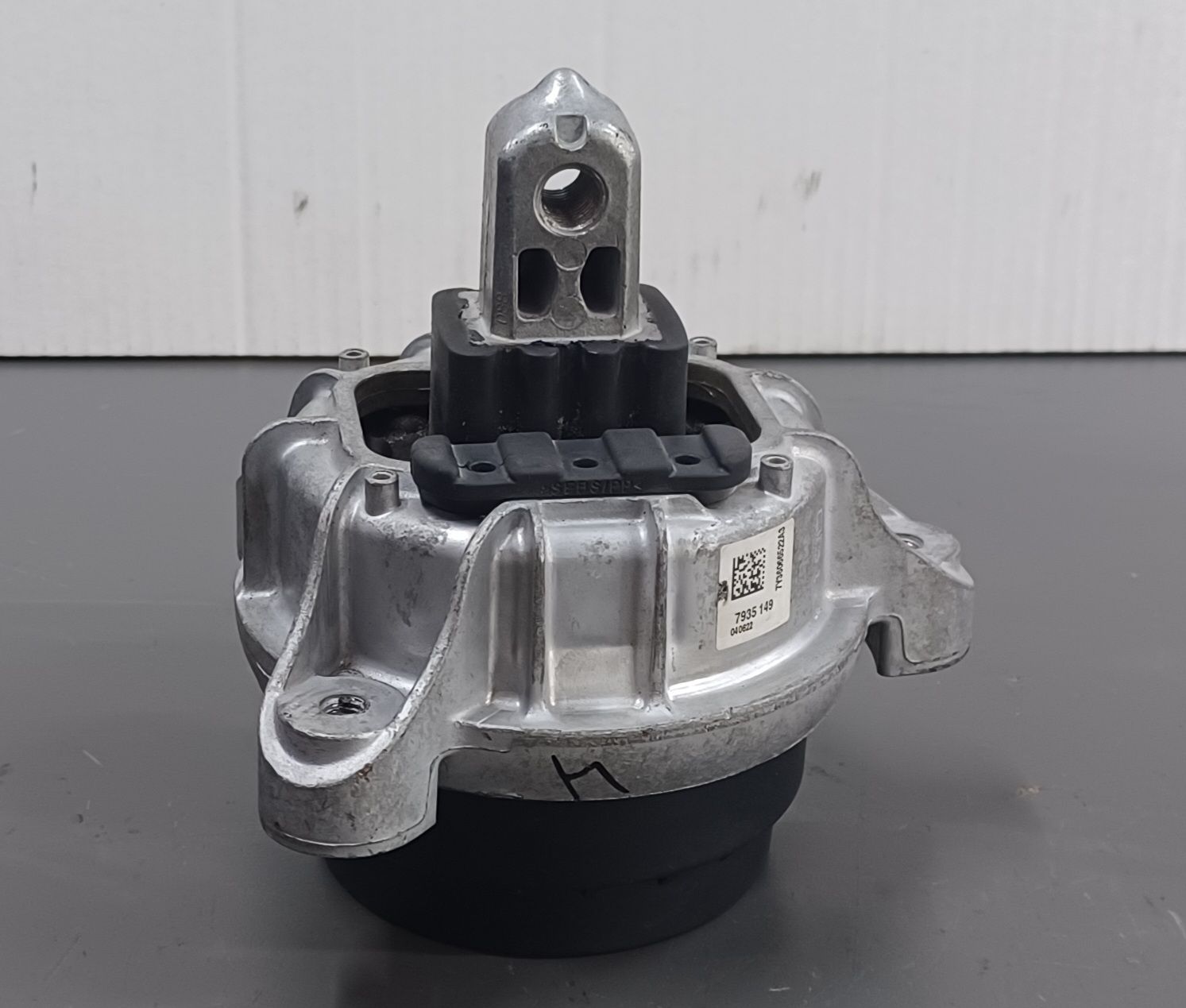 BMW F07 GT Engine Mount 7935149 Genuine Product used