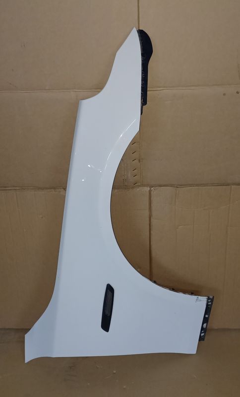 BMW E60,E61,5 Series Fender Right Side White color Genuine Product used