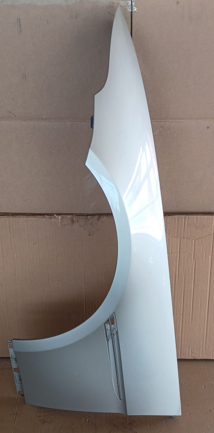 BMW E63,650,630,640-2006 to 2011- Fender Plastic Left side Silver Color Genuine Product used
