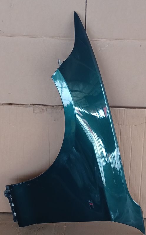 BMW F20,F22,F25 Fender 2014 to 2018 Left Side Green Color Genuine Product used