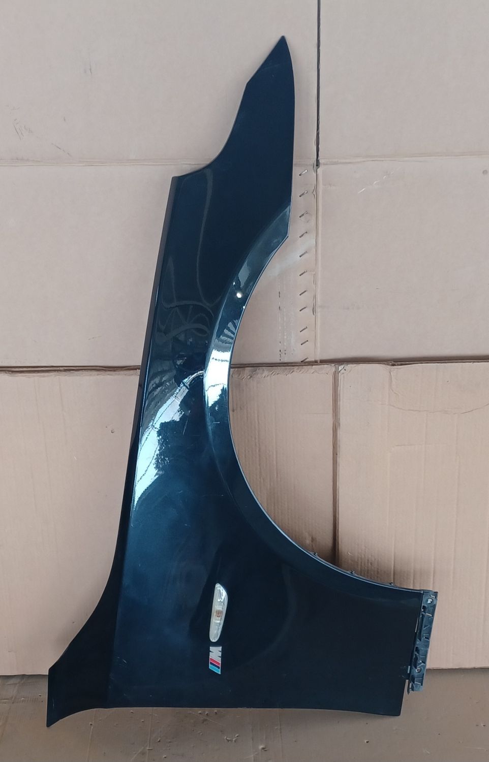 BMW E60 Fender Right Side Black Color Genuine Product used