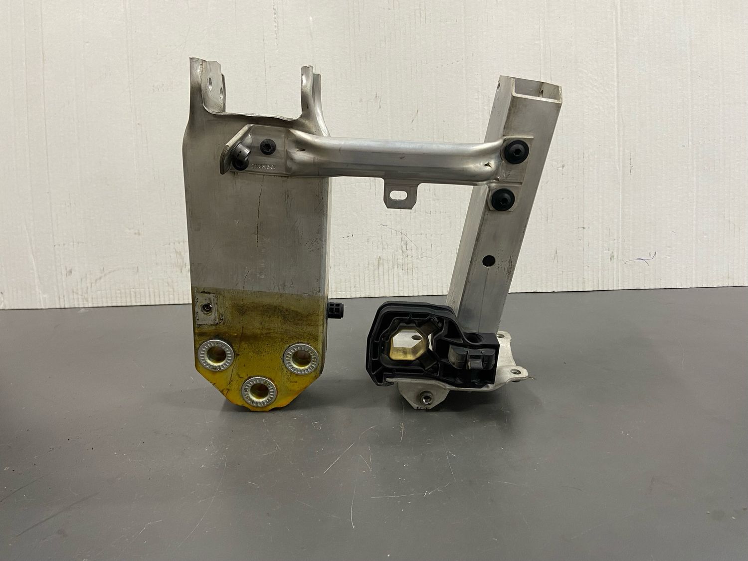 BMW F10 F11 Front Bumper Support Beam Right Side 7158874 Used Product