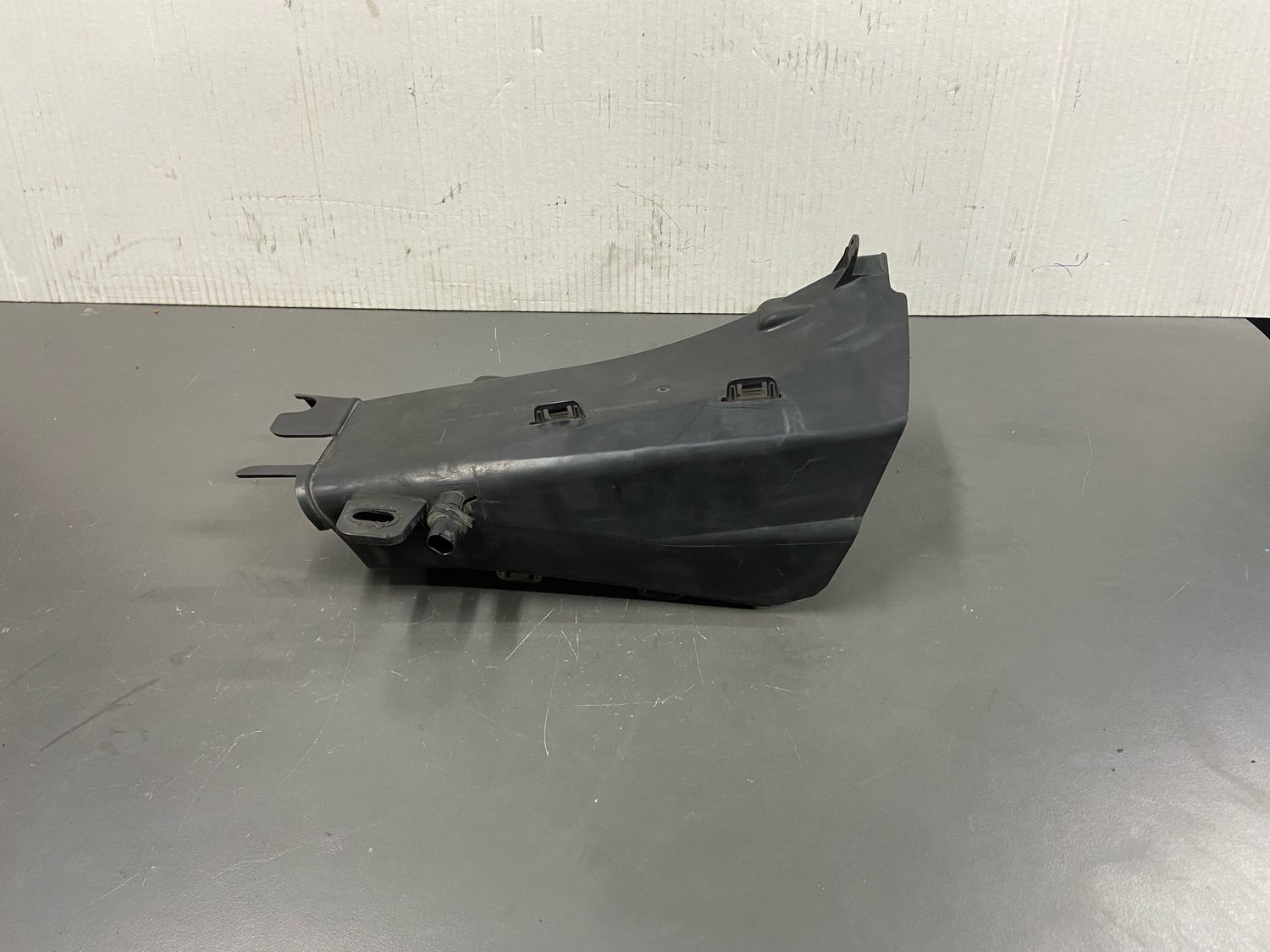 BMW F10 Front Right Brake Duct 7331784 Used Product