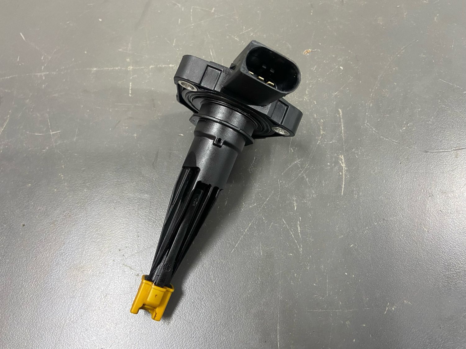 BMW N63B44B E70 E71 Engine Oil Level Sensor 8608780 Genuine Used