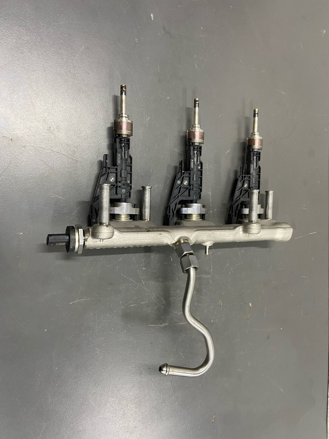 BMW X1 B38 High Pressure Rail And Injector 8665631 Genuine Used