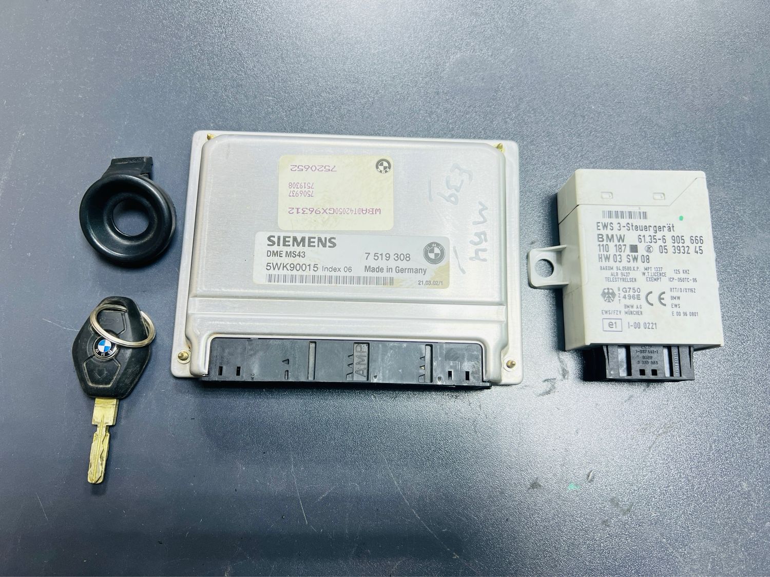BMW 525i 2002 E39 M54 ENGINE CONTROL ECU UNIT KIT DME MS43 7519308