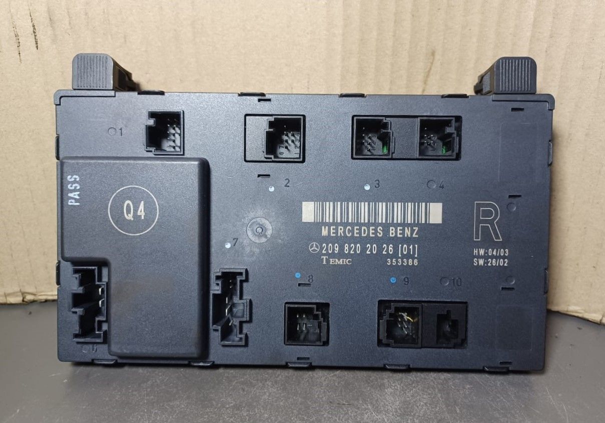 2001-2009 Mercedes-Benz W209 Front Right Side Door Control Module A209 820 20 26 OEM