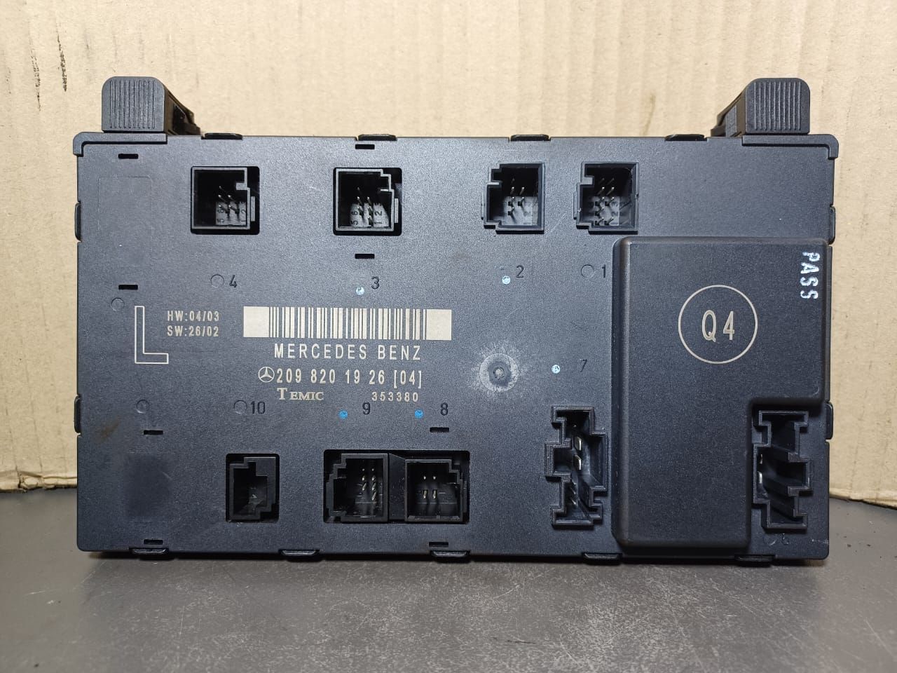 2001-2009 Mercedes-Benz W209 Front Left Side Door Control Module A209 820 19 26 OEM