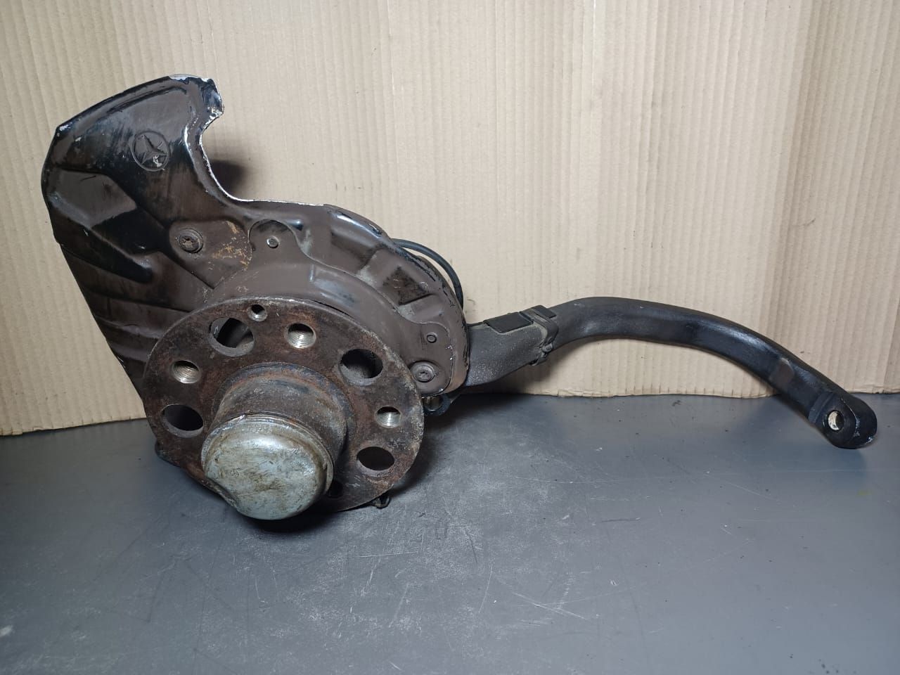 2001-2009 Mercedes-Benz W211 E-Class E63 AMG Front Left Side RWD Wheel Carrier Spindle Knuckle Hub