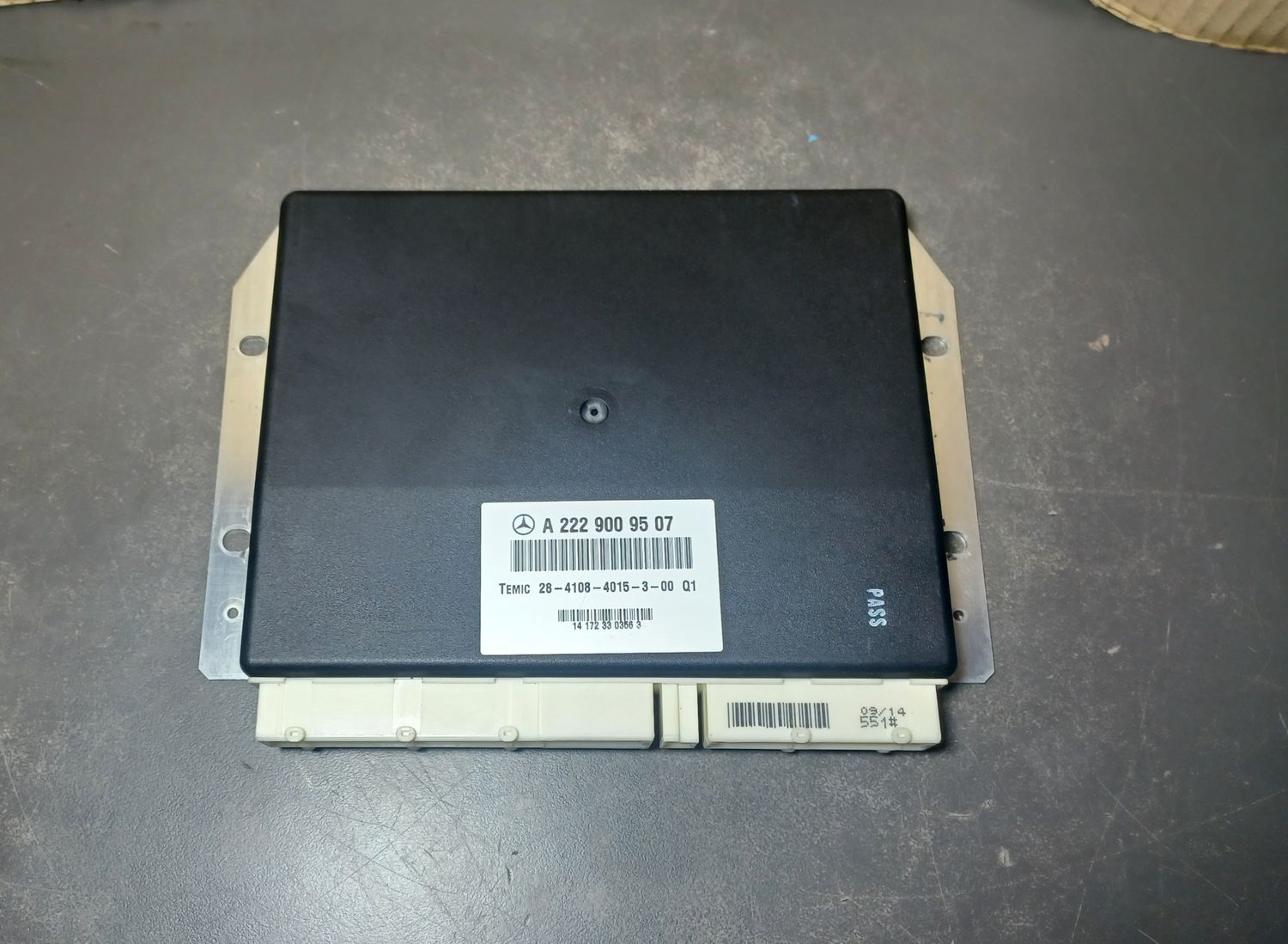 2014-2018 Mercedes-Benz W222 S-Class Airmatic Air Suspension Control Module A222 900 95 07 OEM