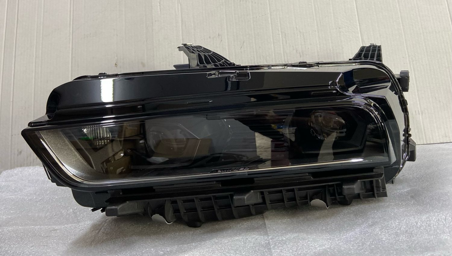 BMW G70 Headlight Left Side Brand New 4A276F3 OEM