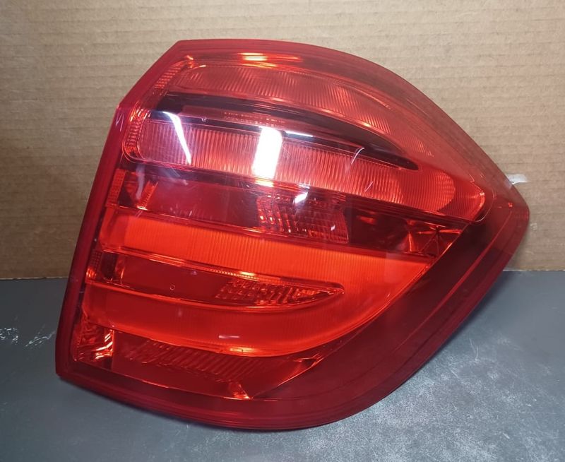 2015-2018 Mercedes-Benz W166 GLE Rear Right Side Tail Light Lamp A166 906 74 01 OEM