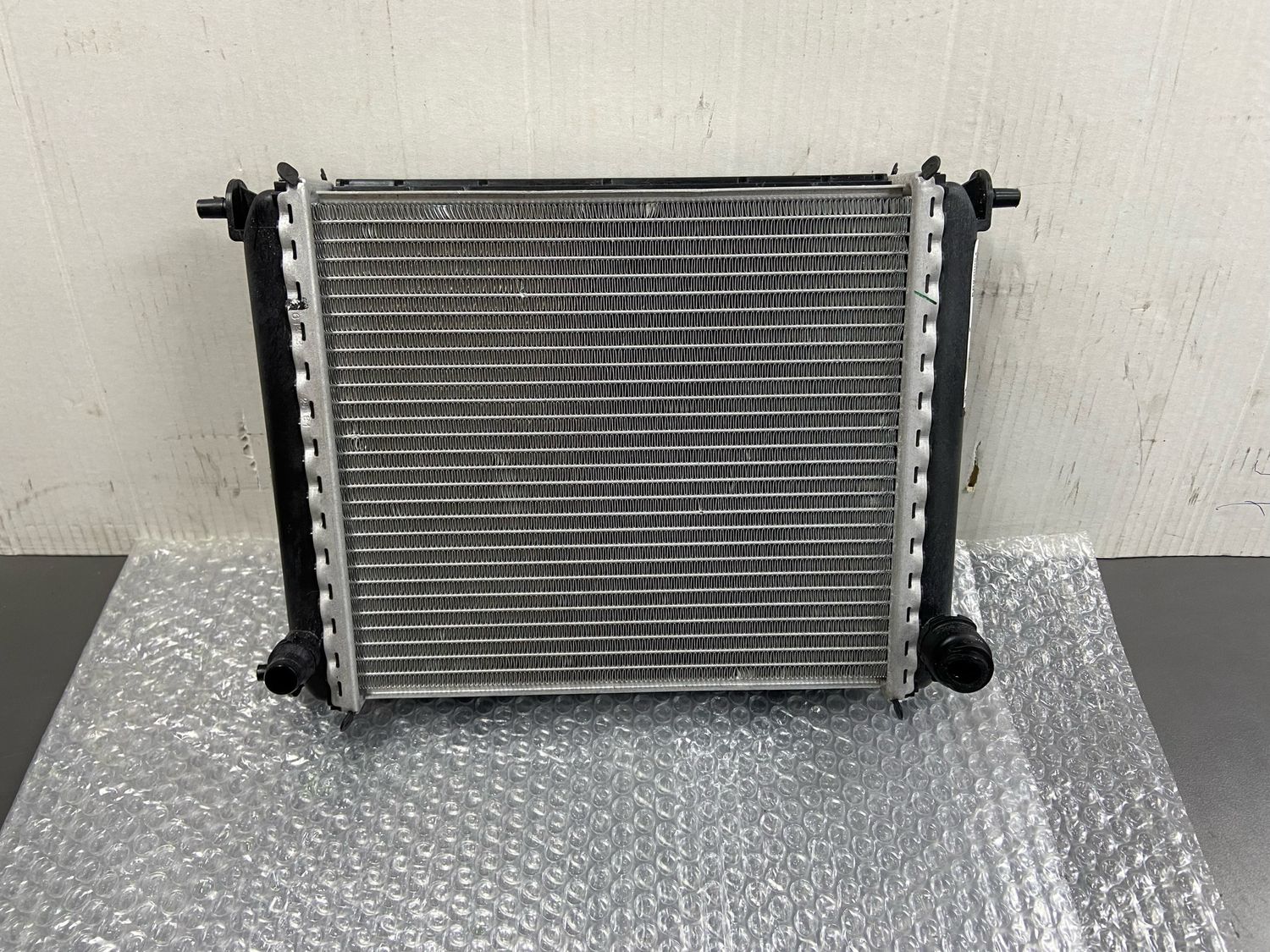 BMW X5 X6 X7 Coolant Radiator 7560816 OEM Product Used