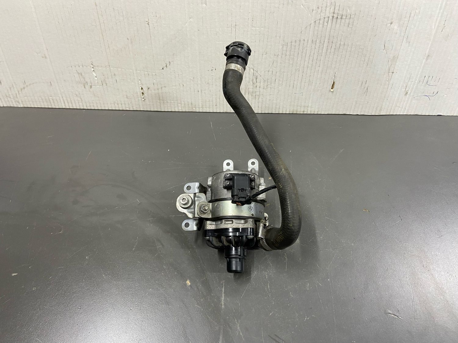 BMW F30 F31 F35 Electric Coolant / Water Pump 7615513 OEM Used Product