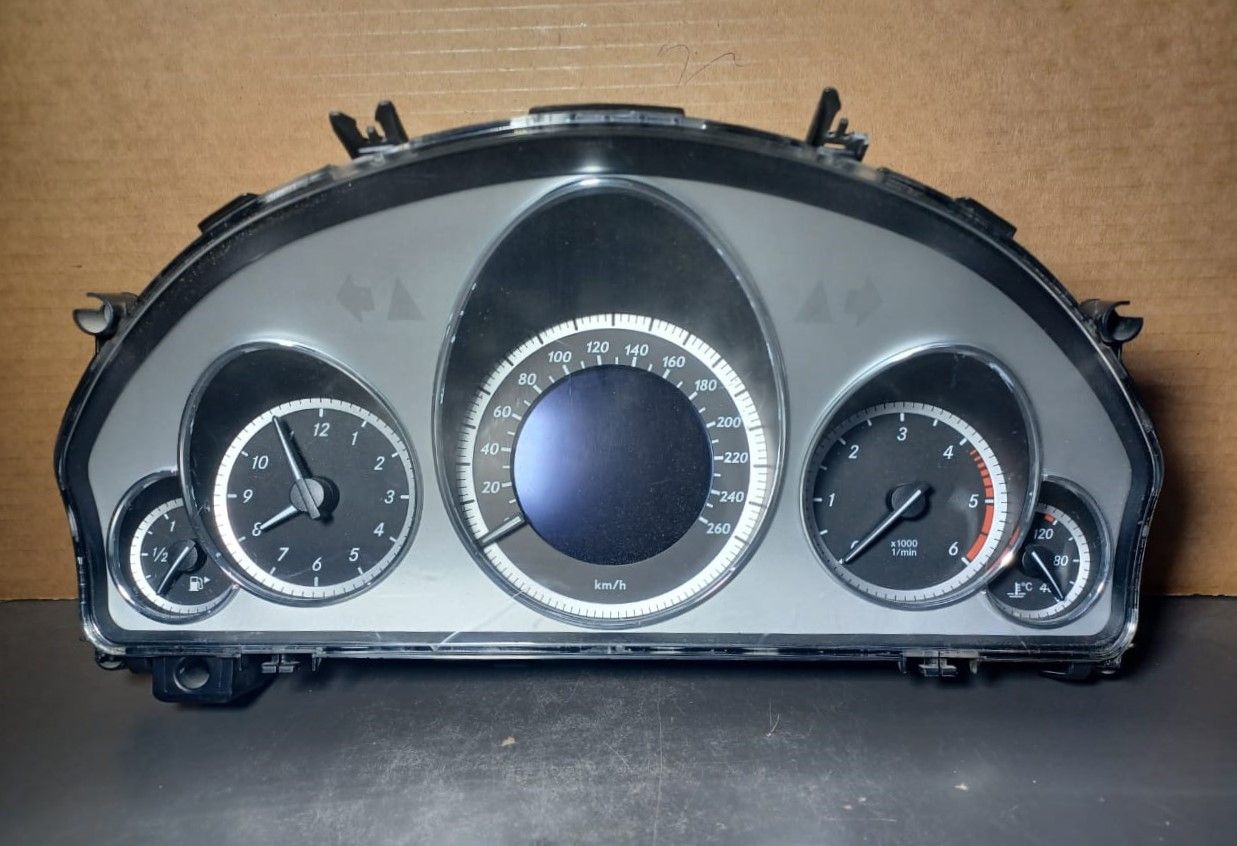 2009-2012 Mercedes-Benz W212 E-Class Instrument Cluster Speedometer A212 900 43 13 OEM