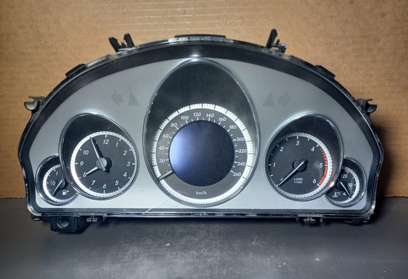 2009-2012 Mercedes-Benz W212 E-Class Instrument Cluster Speedometer A212 900 43 13 OEM