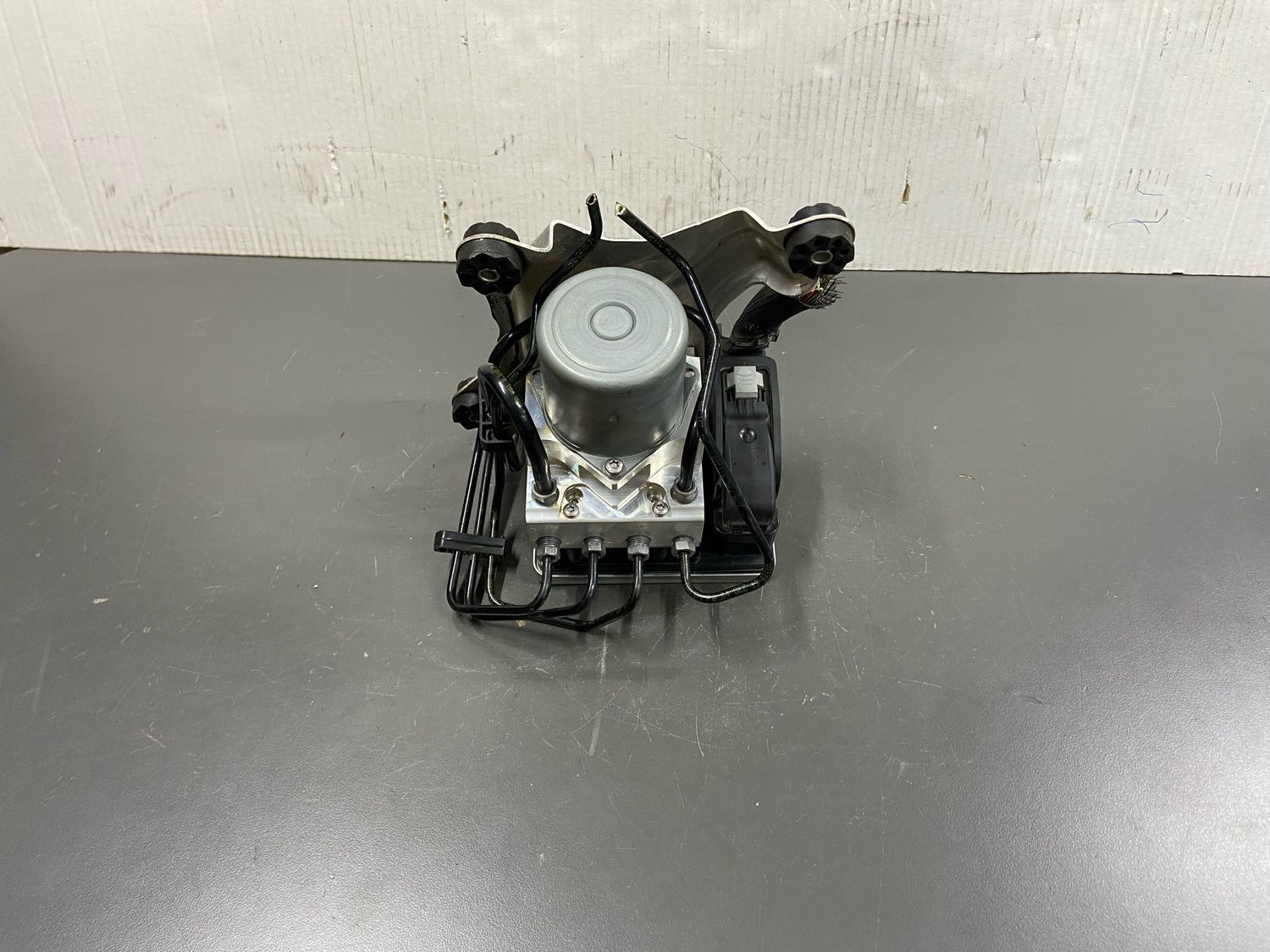 BMW G30 G31 G32 ABS Pump And Control Module 6876246 OEM Product Used