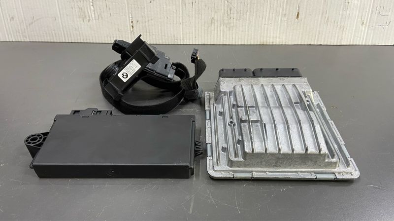 BMW X5 E70 N54 Engine Control Unit ECU Set 7593493 DME MSD81 OEM Product Used