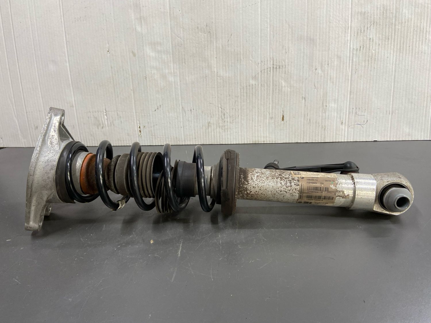 BMW i8 i12 Rear Left Suspension Shock Absorber 2358689 OEM Product Used