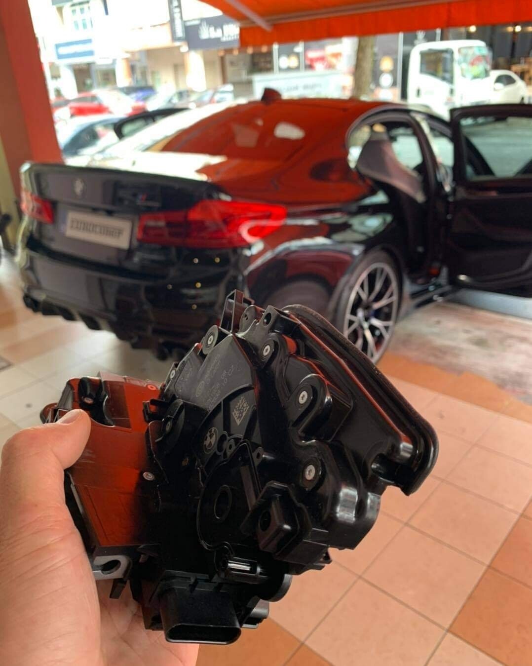 BMW Soft Close/Vacumn Door System