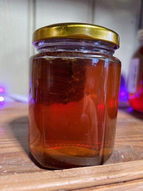 Lone Mountain Sourwood Honey W/ Comb 8oz