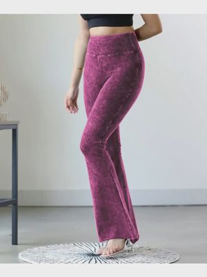 Mineral-Washed Magenta Raw-Edge Yoga Pants