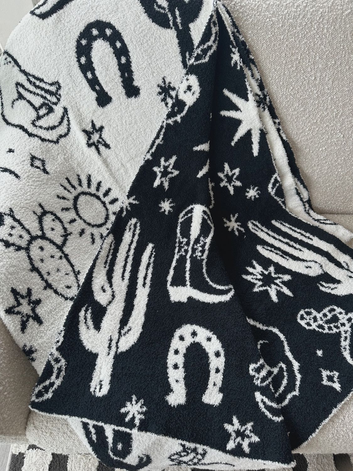 Luxury Reversible Black &amp; White Arizona Cowboy Blanket