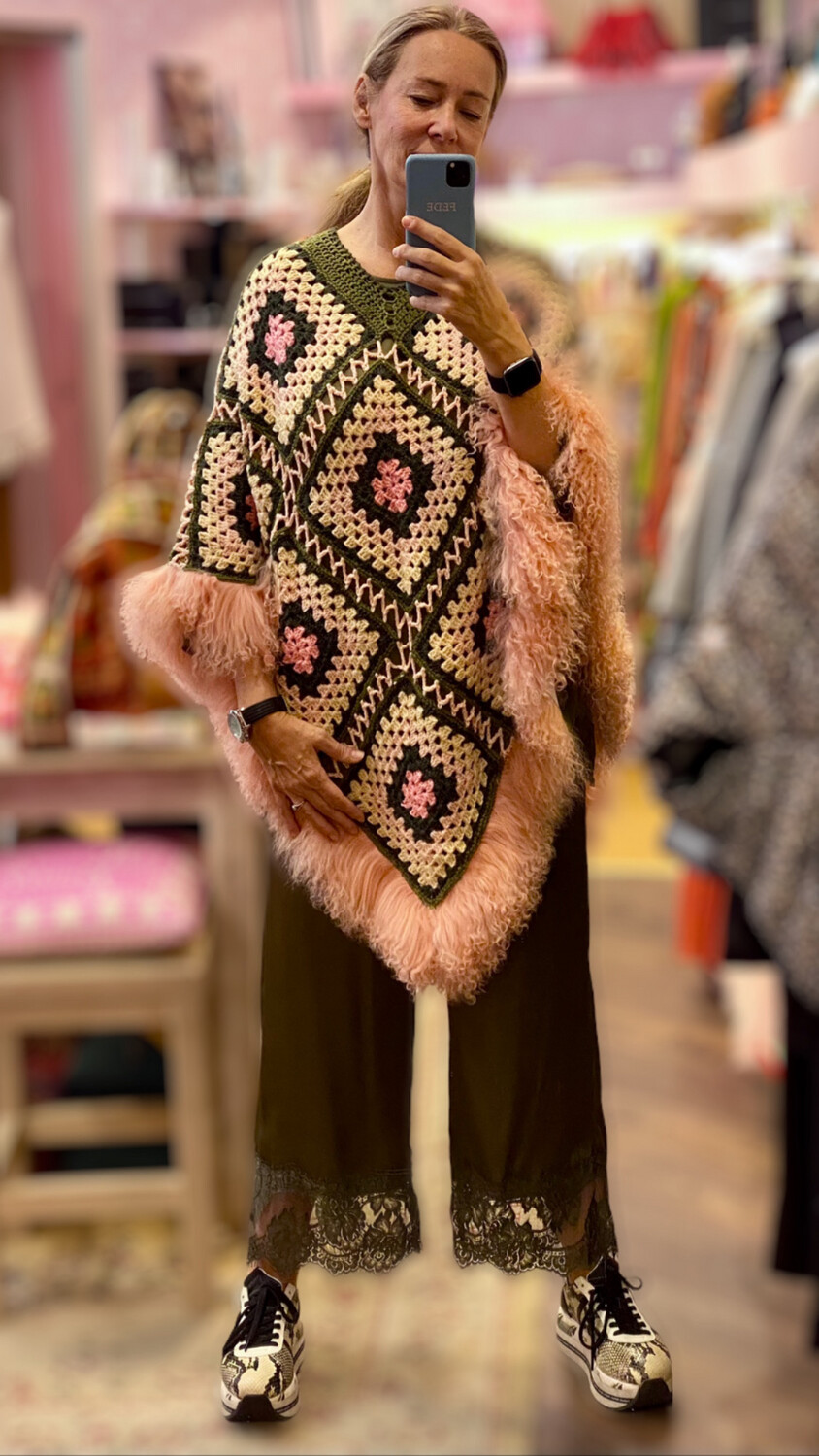 Poncho in lana crochet e pelliccia mongolia