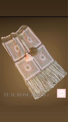 Gonna midi lavorata a crochet écru rosa e oro