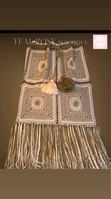 Gonna midi lavorata a crochet écru rosa e oro