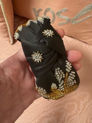 Fascia capelli in seta ricamata a mano con perline
