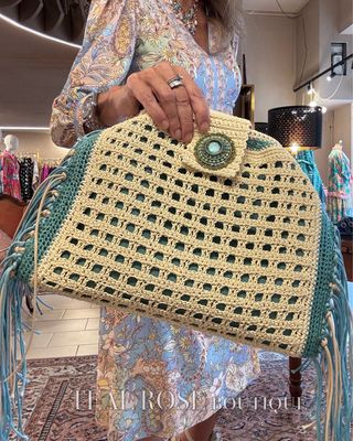 Borsa Pasticcino in ecopelle con accessorio gioiello