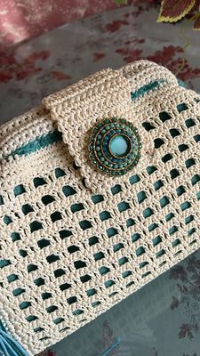 Borsa Pasticcino in ecopelle con accessorio gioiello