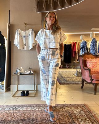 Pantaloni ricamati blue roses • Orsina